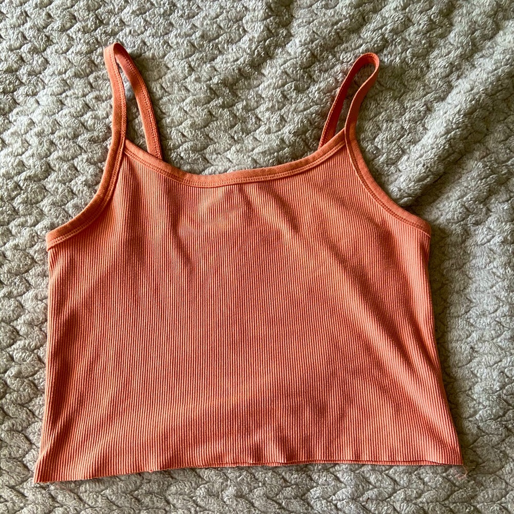 Salmon colored tank top
